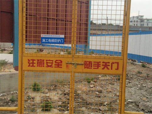 施（shī）工電梯門2.jpg